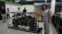 Dengan kecepatan yang bisa menembus di atas 200 km per jam, kira-kira mau dibawa ngebut kemana ya? IG Kawasaki/Istimewa.