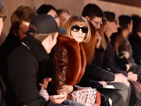 Anna Wintour Saat Menonton Fashion Show.