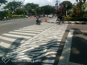 Zebra Cross di Surabaya Makin Cantik dengan Tambahan Frame, Untuk Apa?