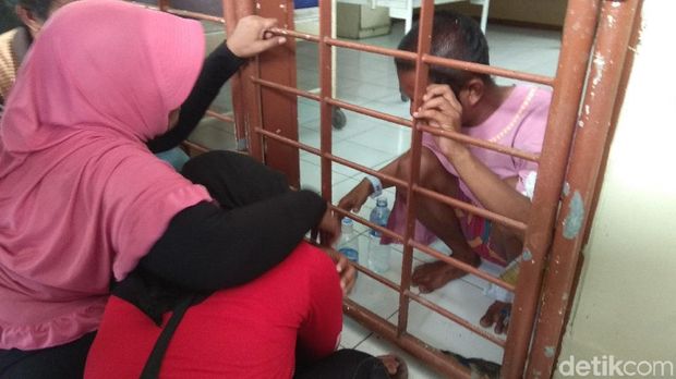 Penyerang Kiai di Lamongan bertemua orangtuanya/