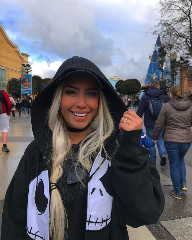 Rafaella adalah seorang model yang lahir di Brazil pada 11 Maret 1996. Foto: Instagram
