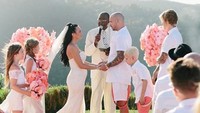 Justin Bieber dan Selena Gomez terbang ke Jamaica untuk menghadiri pernikahan ayah Justin Bieber, Jeremy Bieber dan Chelsey Rebelo, di Montego Bay, Jamaica. Foto: Instagram