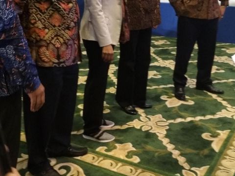 Sepatu Santai Rini Soemarno