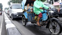 Rata-rata Mobet yang beroperasi ini memiliki ciri khas warna biru.