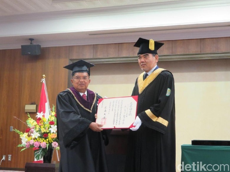 JK Resmi Terima Gelar Doktor Kehormatan dari Universitas Hiroshima JK Resmi Terima Gelar Doktor Kehormatan dari Universitas Hiroshima