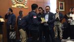 Foto: Saat Pasha dan Glenn Fredly Berpeci Temui Ketua MPR