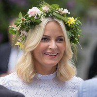 Mantan pelayan, pecandu narkoba dan seorang janda. Itulah masa lalu Mette-Marit yang sempat menjadi kontroversi di tahun 2001 saat akan menikah dengan Pangeran Haakon.  Foto: Getty Images