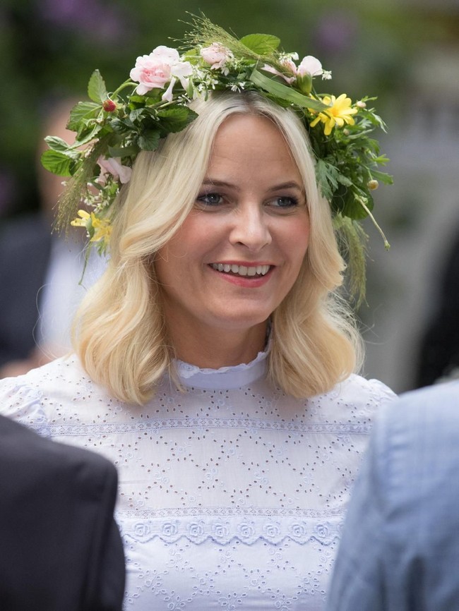 Mantan pelayan, pecandu narkoba dan seorang janda. Itulah masa lalu Mette-Marit yang sempat menjadi kontroversi di tahun 2001 saat akan menikah dengan Pangeran Haakon.  Foto: Getty Images