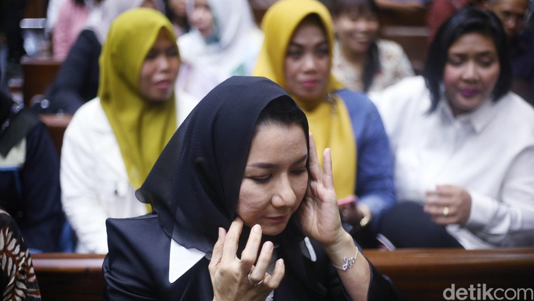 Bantah Terima Suap, Bupati Rita: Saya Ini Punya 3 Tambang Bantah Terima Suap, Bupati Rita: Saya Ini Punya 3 Tambang