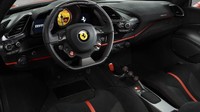 Pista yang dalam bahasa Italia berarti lintasan (track) itu mengalami diet. Mobil pabrikan Maranello, Italia, itu diet hingga 90 kg dari 488 GTB. Kini, Ferrari 488 Pista memiliki bobot 1.280 kg. Foto: Ferrari