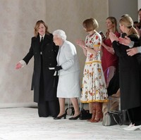 Di hari terakhirnya, Selasa (20/2/2018), London Fashion Week kedatangan tamu spesial. Untuk pertama kalinya dalam sejarah, Ratu Elizabeth II menyambangi hajatan mode bergengsi tersebut. (Foto: Yui Mok - Pool/Getty Images)