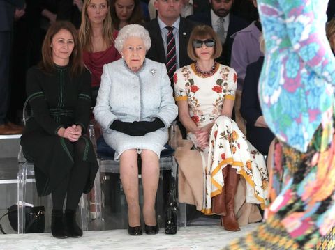Ratu Elizabeth II di London Fashion Week.