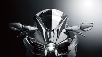 Tidak seperti H2R yang hanya bisa dipakai di trek balap, H2 Carbon sudah memiliki kelengkapan berkendara yang sesuai aturan, jadi Amin nanti bisa membawa motor ngebut di jalanan. IG Kawasaki/Istimewa.