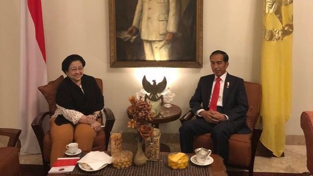 Jokowi dan Megawati saat makan di Istana Batu Tulis / 