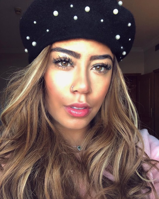  Rafaella kerap kali membagikan keseharian dirinya seperti berlibur, berkumpul bersama teman dan keluarga, hingga potret selfienya. Foto: Instagram