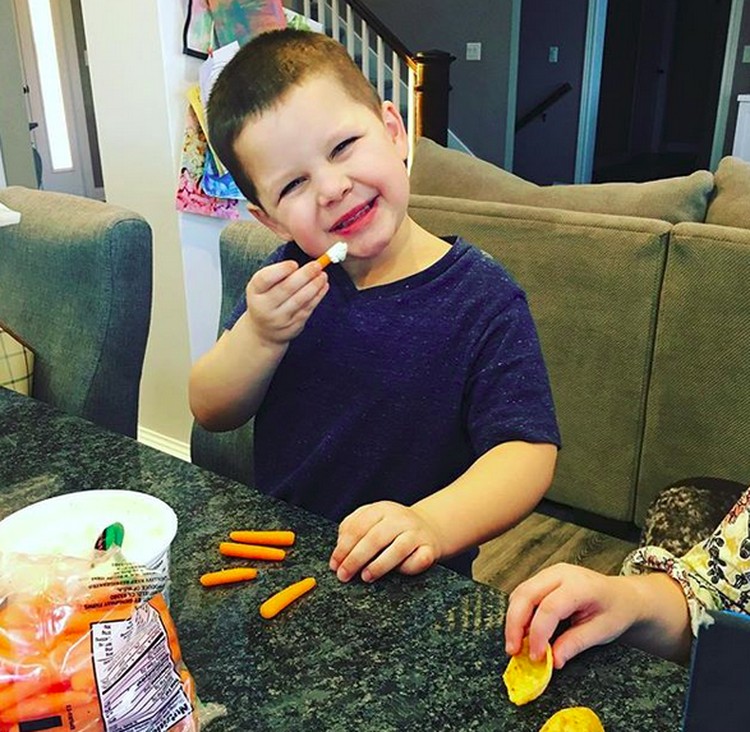 Lucu Banget! Ekspresi Anak-anak Saat Makan Sayur