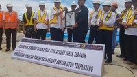 Proyek ini dikerjakan kontraktor konsorsium PT Pembangunan Perumahan (Persero) Tbk, PT Hutama Karya (Persero), dan PT Nindya Karya. Pool/Ditjen Bina Marga.