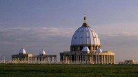 Menurut Guinness Book of Records, inilah gereja terbesar di dunia dengan luas mencapai 30 ribu meter persegi (BBC)