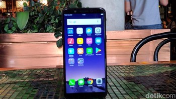 Ponsel ini punya layar 5,7 inch dengan aspek rasio 18:9. (Foto: detikINET/Adi Fida Rahman)