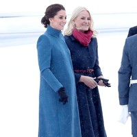 Inilah kebersamaan Putri Norwegia dengan Kate Middleton. Keduanya kerap bertemu dalam acara kerajaan.  Foto: Getty Images