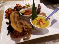 Kulineran di Kampong Glam Bisa Cicip Nasi Ambeng Melayu Sampai Wine 'Halal'