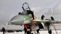 Masing-masing mesin itu menyuplai daya dorong 86,3 kN (kilo Newton) atau 142,2 kN dengan afterburn. Mesin tersebut dikembangkan bersama oleh Sukhoi, Saturnus, dan UMPO. Dok. sukhoi.ord