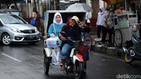 Meski usianya sudah dibilang tua, tetapi keberadaannya masih memiliki daya tarik untuk digunakan oleh masyarakat.