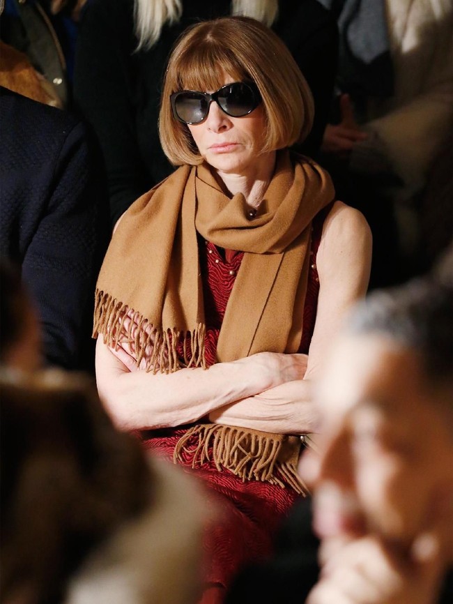 Editor In Chief Vogue US Anna Wintour juga lebih memilih berpose dengan wajah datar. Ia terlihat sangat jarang memperlihatkan senyumnya di hadapan kamera. Foto: Getty Images
