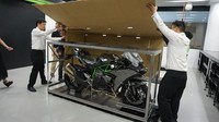 Selain itu ada penambahan electronic package Kawasaki yang paling canggih, serta suspensi dari Ohlins. IG Kawasaki/Istimewa.