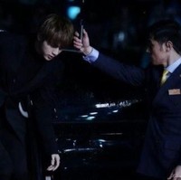 Pemilik nama asli Kim Seok Jin ini cukup sering viral di Twitter. Pertama kali ia jadi perbincangan setelah terlihat tampan ketika keluar mobil di acara Melon Music Awards 2017. Jin kemudian viral sebagai Car Door Guy. Foto: Instagram