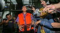 Dokter penyakit dalam ini juga bungkam soal kesiapannya menghadapi sidang.