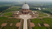 Selain menjadi tempat ibadah umat Katolik, gereja megah ini juga ramai dikunjungi wisatawan (ange_magui/Instagram)