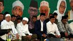 Kenakan Jas dan Sarung, Jokowi Buka Dzikir Kebangsaan