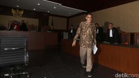 Jaksa menyebutkan Nofel Hasan menerima uang suap USG 104.500 dalam proyek satellite monitoring itu dari Direktur Utama PT Melati Technofo Indonesia (MTI) dan PT Merial Esa Fahmi Darmawansyah.