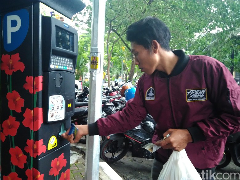 Pengunjung Taman Bungkul Tentang Parkir Meter Enak Dan Ndak