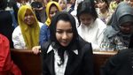 Foto: Ekspresi Ceria Bupati Rita di Sidang Perdana