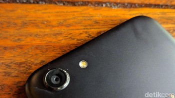 Kamera belakangnya 13 MP. (Foto: detikINET/Adi Fida Rahman)