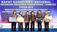 Hal itu dilakukan guna mendukung penuh implementasi kartu kredit BRI di lingkup kementerian dan lembaga negara di Indonesia. Tujuan penggunaan Corporate Card ini adalah untuk mengurangi penggunaan uang tunai (cashless) dan diharapkan dapat menekan anggaran yang dikeluarkan tiap tahunnya karena lebih terkontrol dan transparan. Foto: dok. BRI