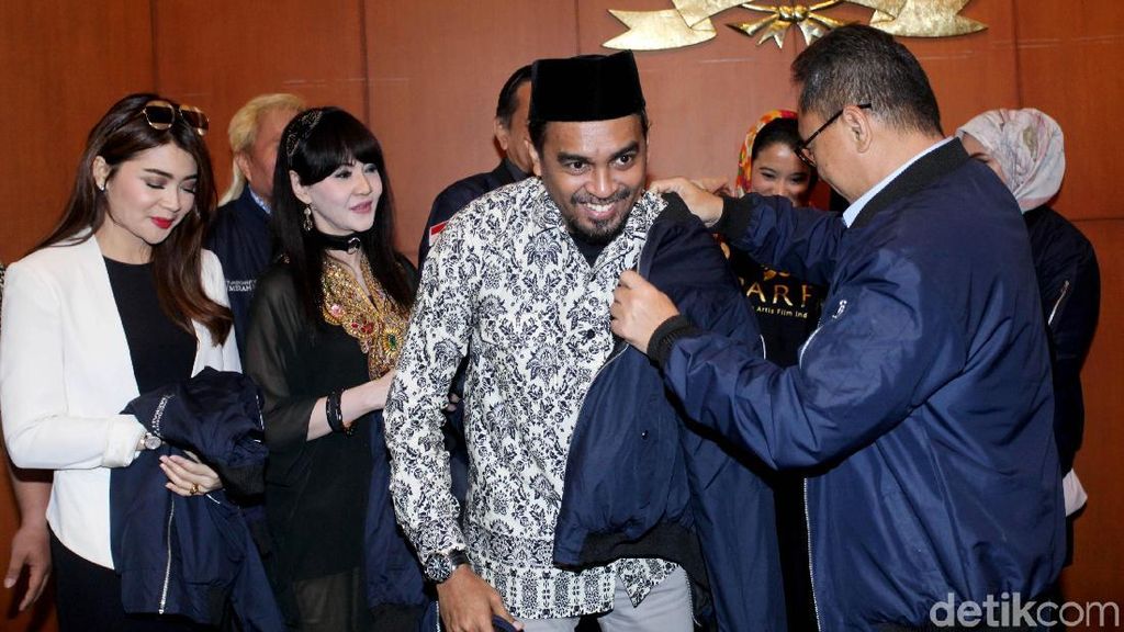 Glenn Fredly dan Seniman Muda Sosialisasikan 4 Pilar Kebangsaan Glenn Fredly dan Seniman Muda Sosialisasikan 4 Pilar Kebangsaan