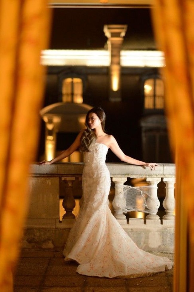 Sosok Elly juga pernah eksis dalam acara fashion bergengsi Le Bal des Débutantes di Paris. Dalam pesta dansa yang menurut Forbes masuk dalam daftar pesta paling hits itu, setiap orang yang hadir harus mengenakan gaun couture rancangan desainer dunia seperti Dior, Elie Saab dan Gimbattista Valli. Dan Elly hadir dalam pesta tersebut bersama 24 wanita muda kaya lainnya dari seluruh dunia. Saat datang ke Le Bal des Débutantes tentu saja dia memakai gaun couture desainer favoritnya, Dior. Foto: Dok. Instagram