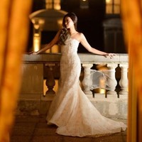 Sosok Elly juga pernah eksis dalam acara fashion bergengsi Le Bal des Débutantes di Paris. Dalam pesta dansa yang menurut Forbes masuk dalam daftar pesta paling hits itu, setiap orang yang hadir harus mengenakan gaun couture rancangan desainer dunia seperti Dior, Elie Saab dan Gimbattista Valli. Dan Elly hadir dalam pesta tersebut bersama 24 wanita muda kaya lainnya dari seluruh dunia. Saat datang ke Le Bal des Débutantes tentu saja dia memakai gaun couture desainer favoritnya, Dior. Foto: Dok. Instagram