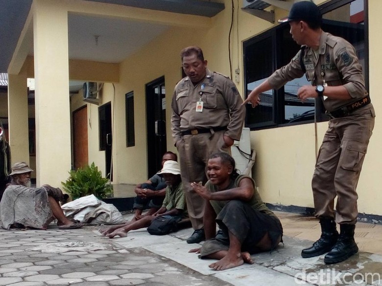 Antisipasi Kasus di Lamongan, Orang Gila di Kota Mojokerto Ditangkap Antisipasi Kasus di Lamongan, Orang Gila di Kota Mojokerto Ditangkap