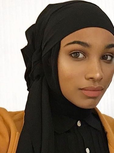 Pakai Hijab  Model  di London Fashion Week 2019 Ini Jadi  