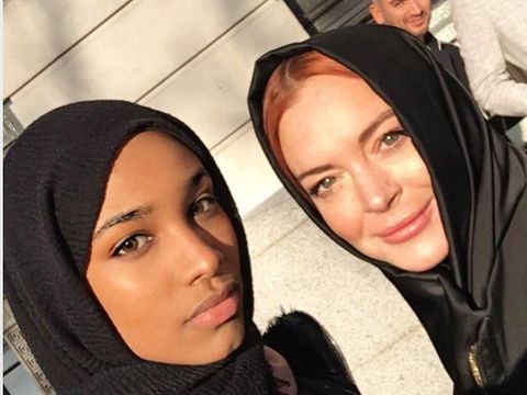Pakai Hijab, Model di London Fashion Week 2018 Ini Jadi Sorotan