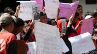 PT Modern Group merupakan induk usaha yang menanungi jaringan rilet 7-Eleven atau dikenal sebagai Sevel.