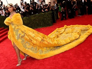 Rihanna Merasa Seperti Badut di Met Gala