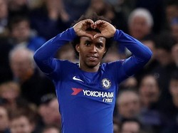 Willian berhasil lolos tes medis di Spurs pada 2013, tapi pada akhirnya dia malah berbelok ke Chelsea setelah campur tangan Roman Abramovich. Spurs kabarnya marah besar dengan ulah Chelsea itu. (Foto: Eddie Keogh/Reuters)
