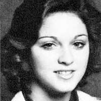 Madonna pernah jadi cheerleader di sekolahnya, The Rochester Adams High School. Wajah Madonna muda pada 1975 sangat mirip dengan anaknya, Lourdes. Foto: InStyle