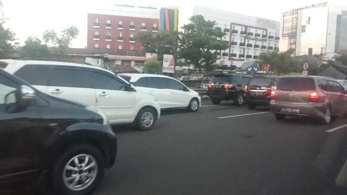 Lalu Lintas Terpantau Padat Jelang Bandara Cengkareng