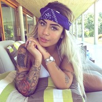Baik Rafaella dan Neymar memiliki tato yang serasi. Dilaporkan oleh Sambafoot, pada bahu kiri Neymar tertulis tato dengan kata sorella dalam bahasa Italia yang berarti saudara perempuan. Sementara itu, Rafaella memiliki fratello yang berarti saudara laki-laki di lengan bawah kirinya. Foto: Instagram